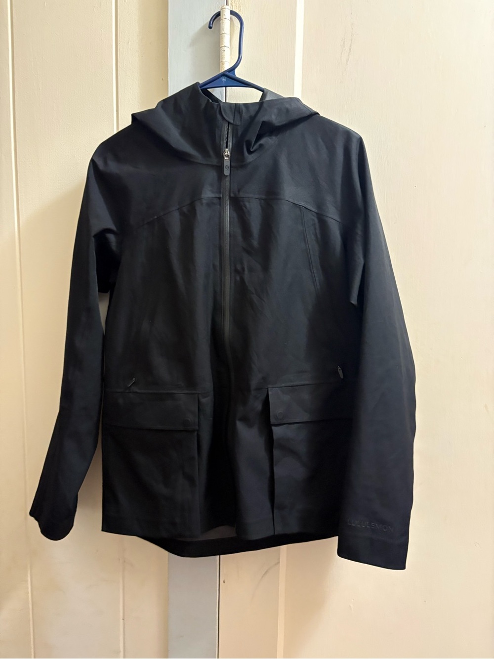 EUC Lululemon StretchSeal Relaxed Fit Rain Jacket